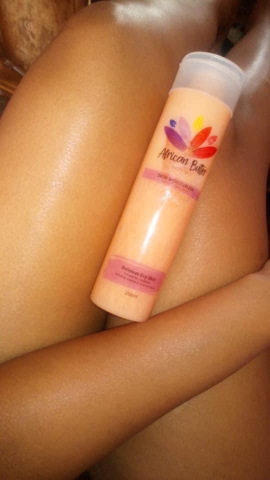 an image of moisturizing butter in a woman's thighs 